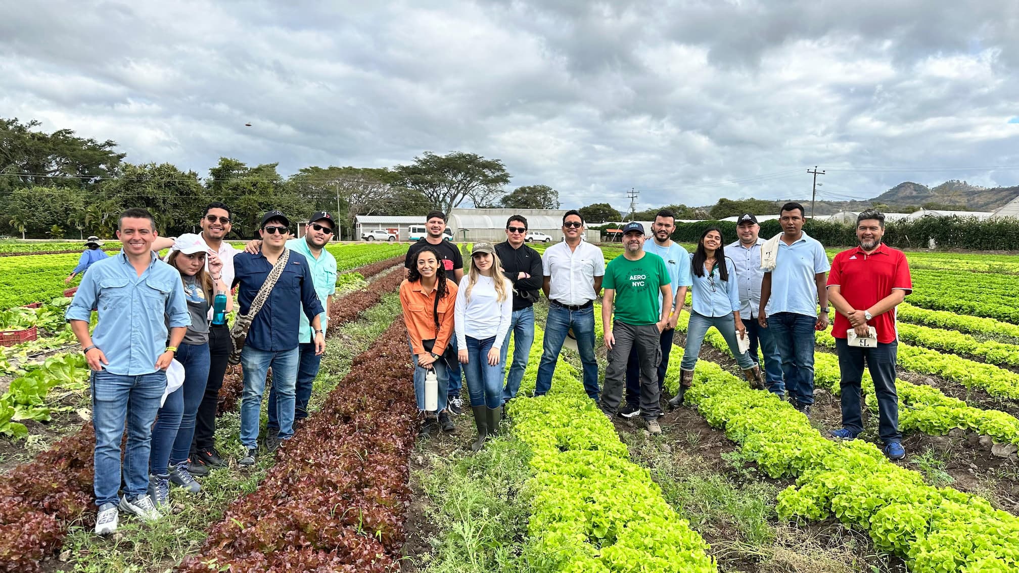 Estudiantes de la Maestría en Agronegocios de Zamorano visitan HATSA, Honduras American Tabaco S.A.