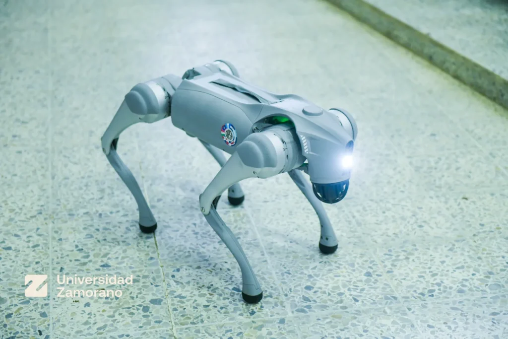 Robot canino ATLAS durante una demostración en el taller Ciencias Regulatorias y Protección Fitosanitaria en la Universidad Zamorano